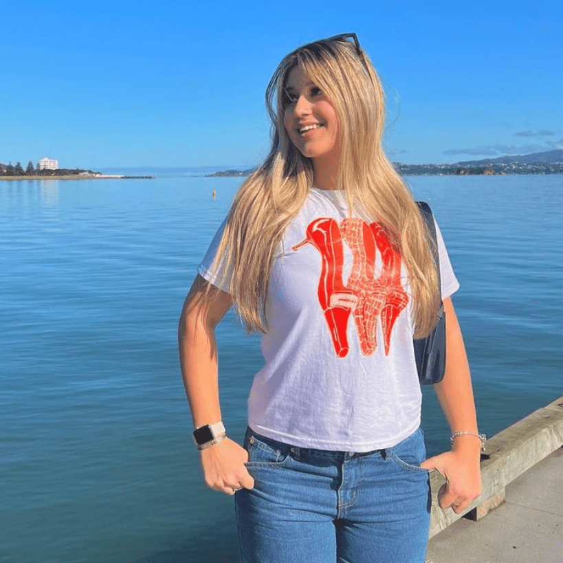 'Manolo' baby tee - In Print We Trust