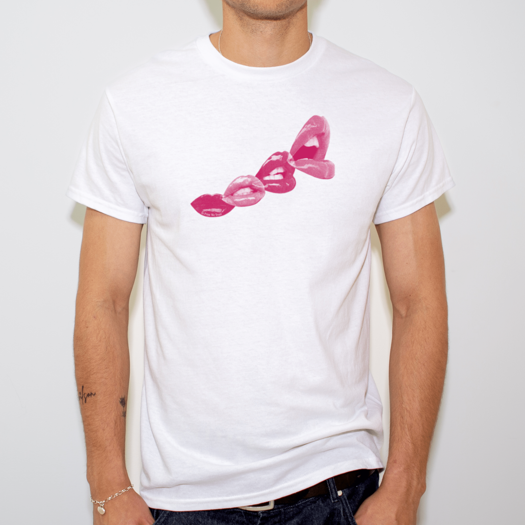 'Give Me a Kiss' classic tee - In Print We Trust