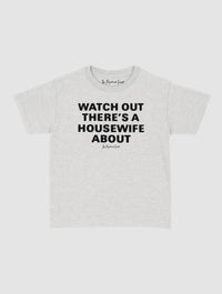 housewife baby tee